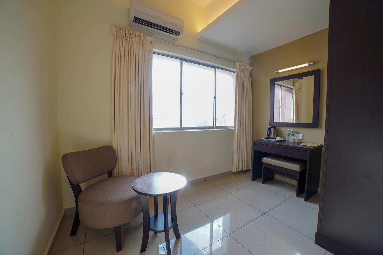 Oyo 89531 Villa Hotel Segamat Exterior foto